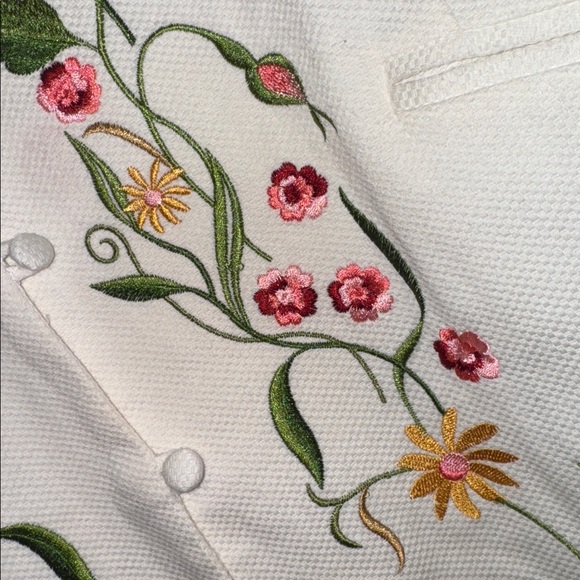 White and Pink Floral Vintage Embroidered Spring Trench Coat - Picture 6 of 9